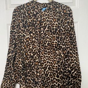 Long sleeve cheetah print top